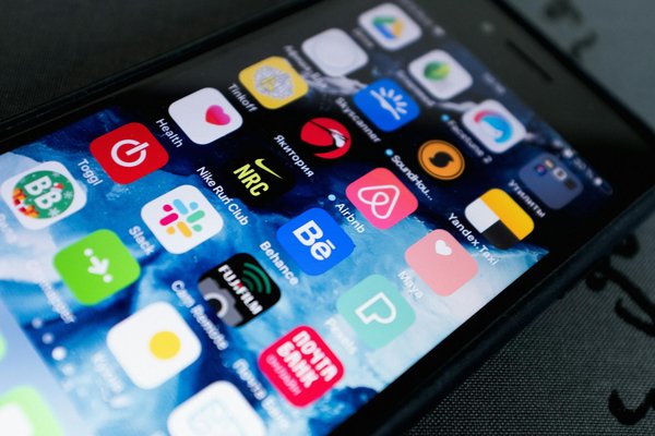 Exploring the latest smartphone computing trends for uk consumers: what's next?